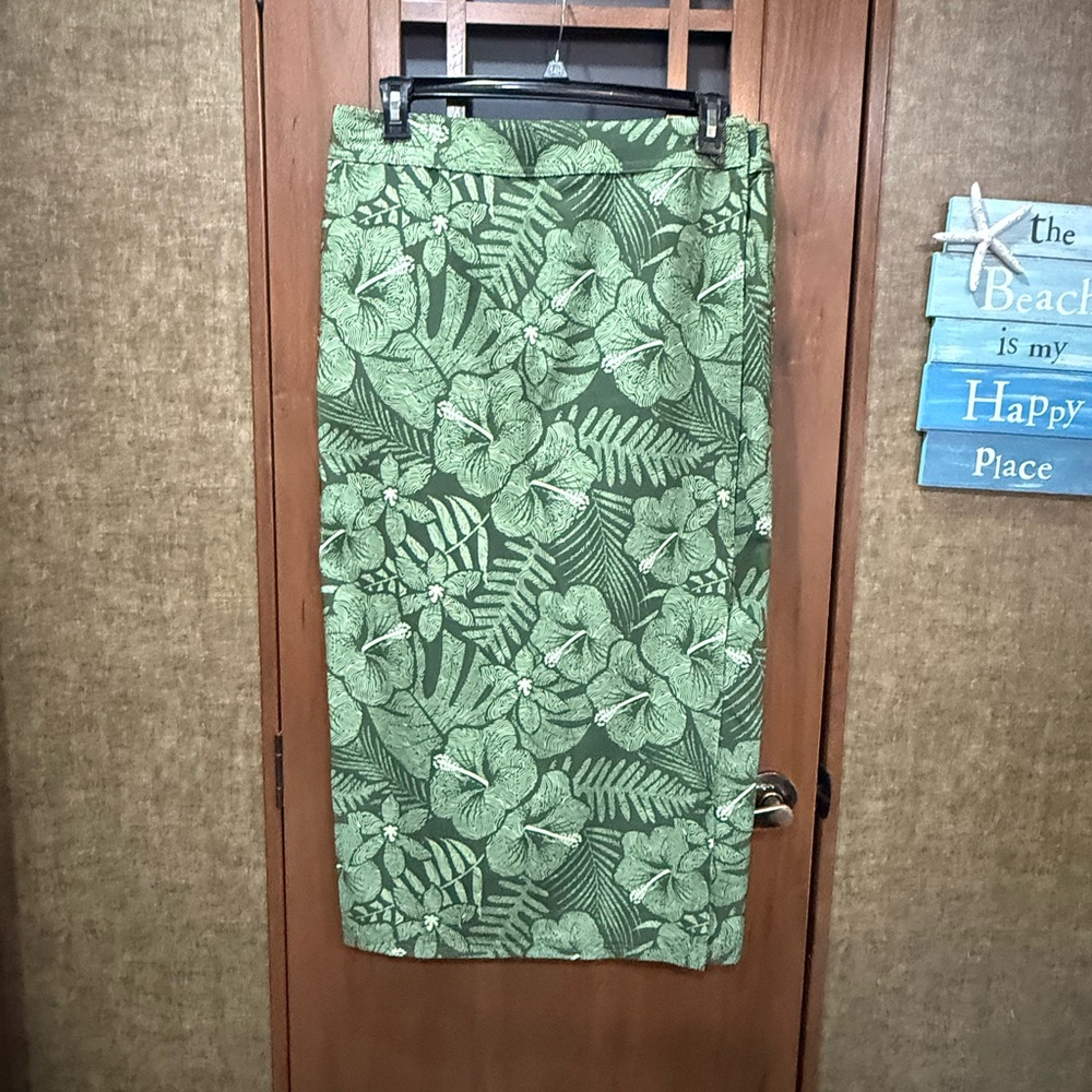 NWT Ripskirt Hawaii Length 4 Large